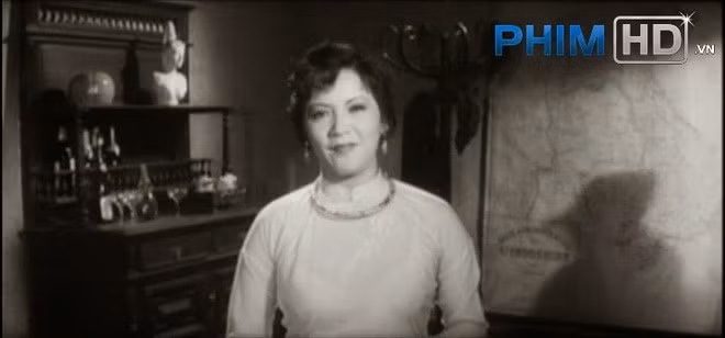 Cố NSƯT Đức Hoàn thủ vai phản diện, Kiều Trinh trong "Sao Tháng Tám".