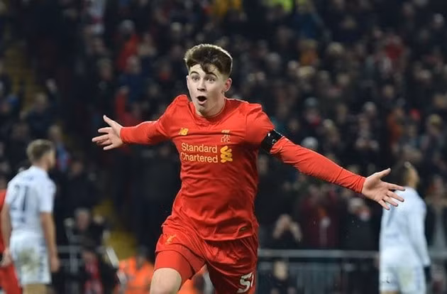Woodburn nối gót Shaqiri.