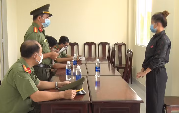 Cô gái trẻ bị phạt 7, 5 triệu đồng vì bịa ‘hai tháng chưa có hỗ trợ’ ảnh 1 Co gai tre bi phat 7, 5 trieu dong vi bia ‘hai thang chua co ho tro’ anh 1