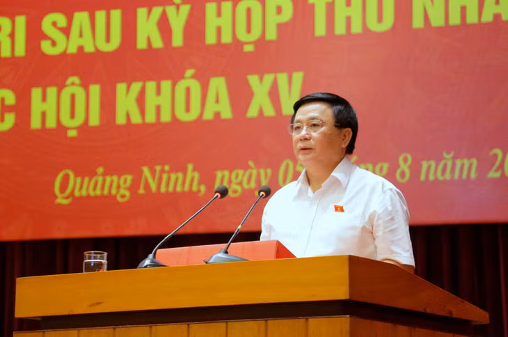 Đồng chí Nguyễn Xuân Thắng, Ủy viên Bộ Chính trị, Giám đốc Học viện Chính trị Quốc gia Hồ Chí Minh, Chủ tịch Hội đồng Lý luận Trung ương, ĐBQH tỉnh Quảng Ninh thông tin một số nội dung của Kỳ họp thứ Nhất, Quốc hội khóa XV tới cử tri và nhân dân.