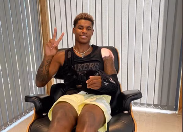 Rashford đã trải qua ca phẫu thuật vai.