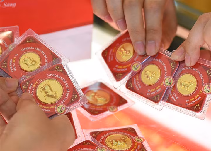 Giá vàng hôm nay suy yếu.