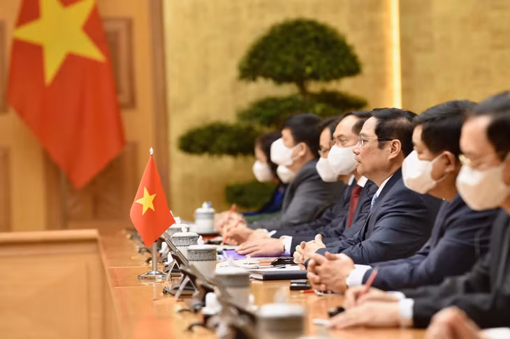 Thủ tướng Phạm Minh Chính bày tỏ vui mừng về những bước phát triển tích cực của quan hệ song phương Việt Nam-Hoa Kỳ, gửi lời cảm ơn chân thành tới Chính phủ và nhân dân Hoa Kỳ đã hỗ trợ vaccine và trang thiết bị y tế cho Việt Nam để ứng phó với đại dịch COVID-19 - Ảnh: VGP/Nhật Bắc Thủ tướng Phạm Minh Chính bày tỏ vui mừng về những bước phát triển tích cực của quan hệ song phương Việt Nam-Hoa Kỳ, gửi lời cảm ơn chân thành tới Chính phủ và nhân dân Hoa Kỳ đã hỗ trợ vaccine và trang thiết bị y tế cho Việt Nam để ứng phó với đại dịch COVID-19 - Ảnh: VGP/Nhật Bắc