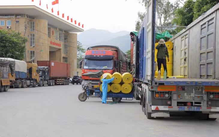 Khu vực kho bãi hàng hóa Cửa khẩu Hoành Mô hiện chưa đáp ứng được yêu cầu hoạt động, cần sớm được triển khai đầu tư xây dựng để tương xứng với tiềm năng, lợi thế và định hướng phát triển.