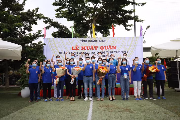 Đoàn y bác sỹ Quảng Ninh lên đường hỗ trợ chống dịch tại Tây Ninh