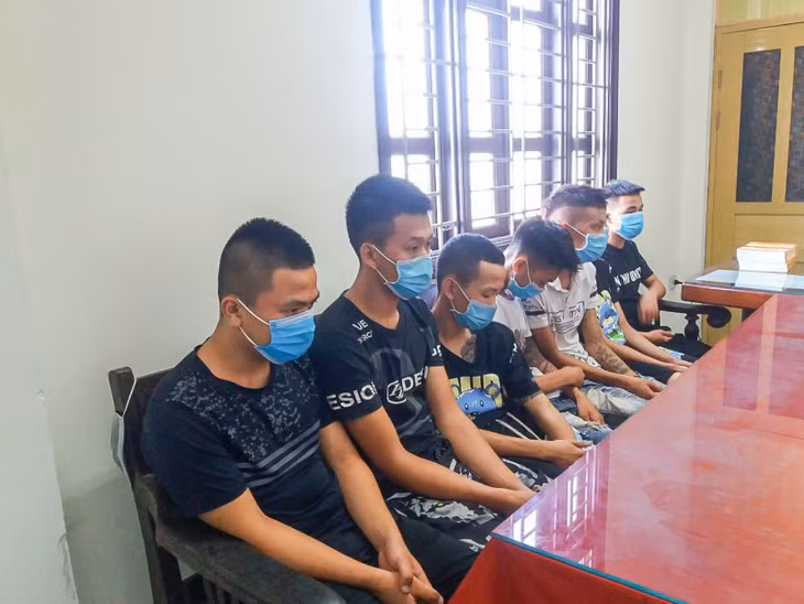 Các đối tượng tại cơ quan Công an.