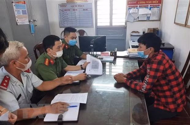Hai tai khoan Facebook bi xu phat vi chia se tin ve 'bac sy Khoa' hinh anh 2