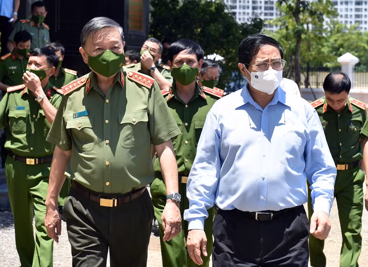 Thủ tướng Phạm Minh Chính và Bộ trưởng Bộ Công an Tô Lâm kiểm tra cơ sở vật chất tại trụ sở Viện Khoa học hình sự, Bộ Công an - Ảnh: VGP/Nhật Bắc Thủ tướng Phạm Minh Chính và Bộ trưởng Bộ Công an Tô Lâm kiểm tra cơ sở vật chất tại trụ sở Viện Khoa học hình sự, Bộ Công an - Ảnh: VGP/Nhật Bắc