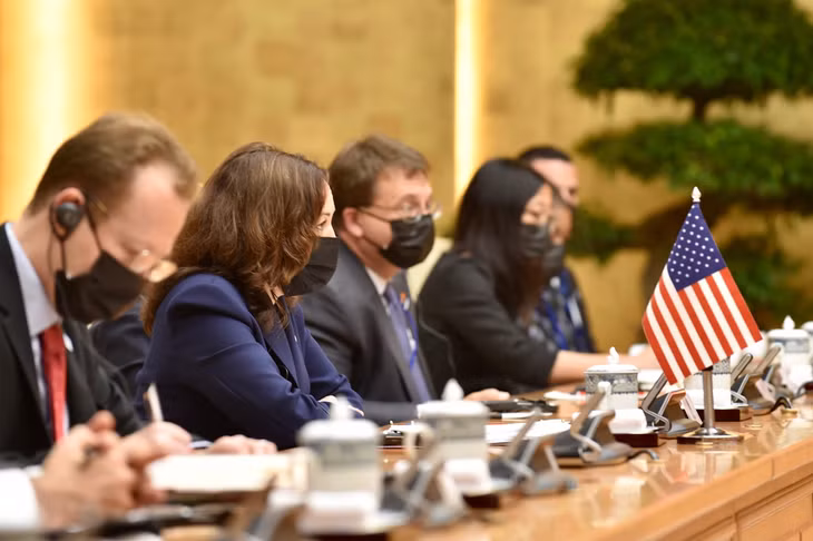 Phó Tổng thống Kamala Harris tái khẳng định Hoa Kỳ ủng hộ một Việt Nam mạnh, độc lập, thịnh vượng và cam kết tiếp tục thúc đẩy quan hệ ngày càng sâu rộng, ổn định, vững chắc thời gian tới. - Ảnh: VGP/Nhật Bắc Phó Tổng thống Kamala Harris tái khẳng định Hoa Kỳ ủng hộ một Việt Nam mạnh, độc lập, thịnh vượng và cam kết tiếp tục thúc đẩy quan hệ ngày càng sâu rộng, ổn định, vững chắc thời gian tới. - Ảnh: VGP/Nhật Bắc