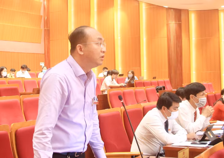 Kỳ họp thứ 3, HĐND tỉnh khóa XIV: Các đại biểu thảo luận tại hội trường ảnh 4