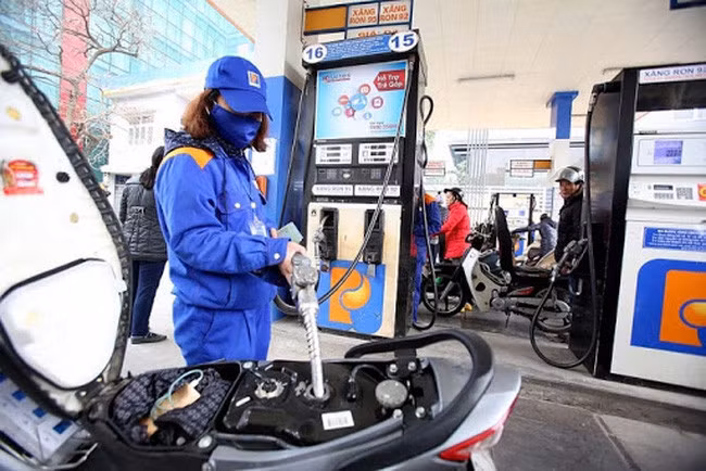 Ngày mai (26/8), giá xăng sẽ giảm mạnh? ảnh 1