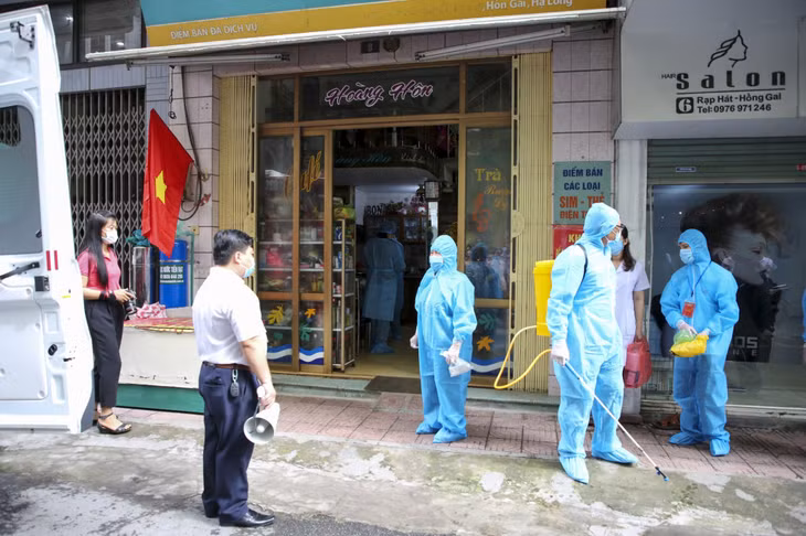 Với tình huống xuất hiện ca F0 tại khu phố Rạp hát, tất cả mọi lực lượng được triển khai nhanh chóng để xử lý.