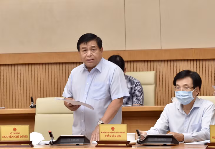Bộ trưởng Bộ Kế hoạch và Đầu tư Nguyễn Chí Dũng báo cáo tóm tắt về tình hình triển khai thực hiện Luật Quy hoạch. Ảnh: VGP/Nhật Bắc