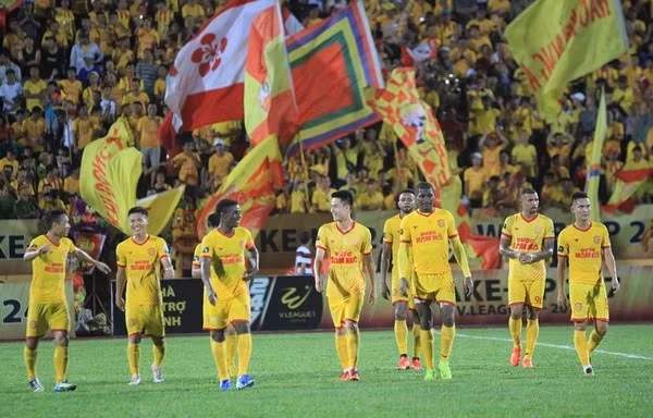 Các CLB sẽ giảm đi thiệt hại về tài chính khi V-League 2021 bị hủy.