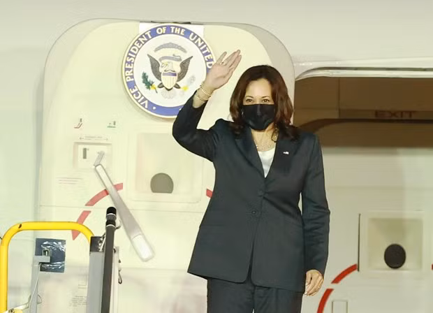Pho Tong thong Hoa Ky Kamala Harris bat dau chuyen tham Viet Nam hinh anh 1