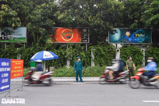 Công an TP Hà Nội sẽ kiểm tra giám sát chặt chẽ việc chấp hành của người dân khi ra đường và các phương tiện tham gia giao thông. (Ảnh minh họa: Mạnh Quân).