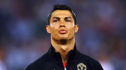 Ronaldo vượt qua kiểm tra y tế để gia nhập Man United ảnh 1