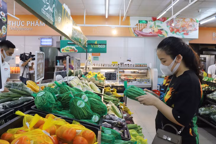 Người dân nên chọn mua những thực phẩm có nguồn gốc rõ ràng để sử dụng.