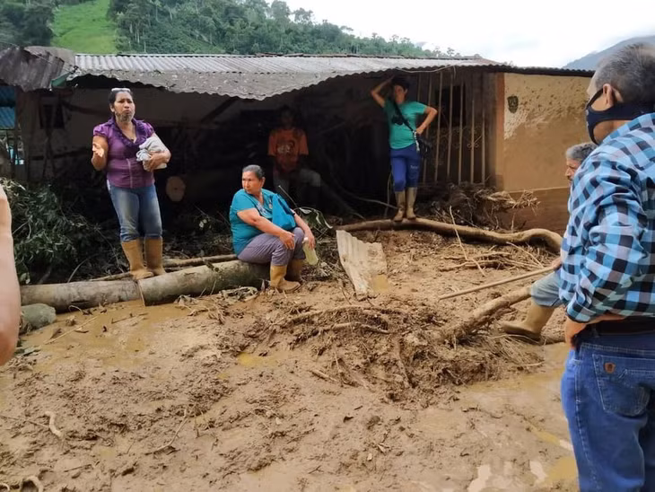 Đường phố đầy bùn sau trận lũ quét ở Tovar, bang Merida, Venezuela ngày 25/8/2021. Ảnh: REUTERS