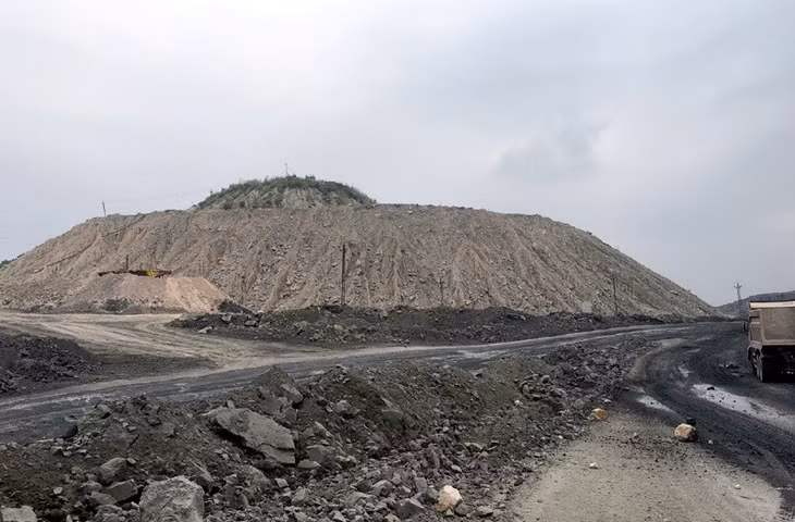 Bãi thải mỏ Bàng Nâu (TP Cẩm Phả) đang được tỉnh tích cực xin chủ trương đồng ý sử dụng để phục vụ các dự án trọng điểm huyện Vân Đồn và một số dự án khác trên địa bàn tỉnh.