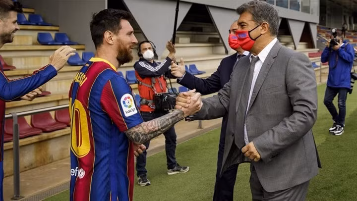 Chủ tịch Laporta không thể hoàn thành lời hứa giữ chân Messi.
