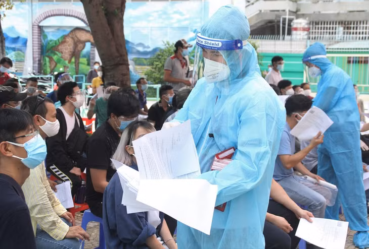 Nghệ sỹ TPHCM và hành trình hơn 2 tháng đi tình nguyện chống dịch không ngơi nghỉ