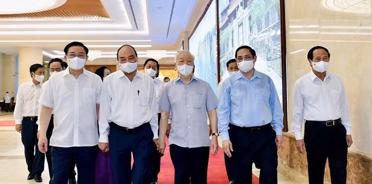 Các đồng chí lãnh đạo Đảng, Nhà nước đến dự Phiên họp đầu tiên của Chính phủ nhiệm kỳ 2021 - 2026, ngày 11/8/2021. (Ảnh: Nhật Bắc) Các đồng chí lãnh đạo Đảng, Nhà nước đến dự Phiên họp đầu tiên của Chính phủ nhiệm kỳ 2021 - 2026, ngày 11/8/2021. (Ảnh: Nhật Bắc)