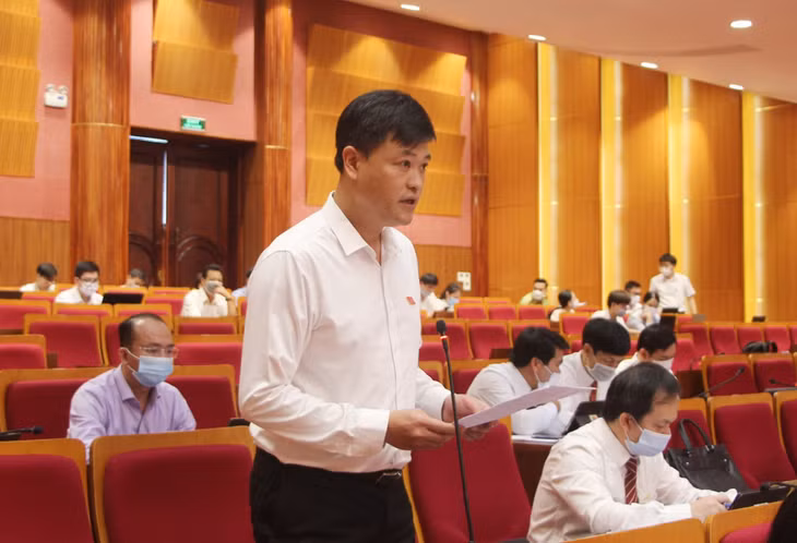 Đại biểu Phạm Duy Thanh, Tổ đại biểu TP Cẩm Phả, tham gia ý kiến.