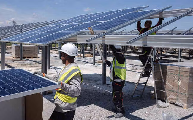 Đằng sau sự trỗi dậy của điện mặt trời là cả núi than đá từ Trung Quốc, điện mặt trời có thật sự sạch? - Ảnh 1.