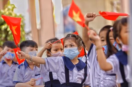 Trường hợp chưa đảm bảo an toàn phòng dịch, có thể tổ chức lễ khai giảng chung theo hình thức trực tuyến hoặc trên truyền hình, để học sinh được hòa chung vào không khí khai giảng của địa phương và cả nước. Ảnh minh họa