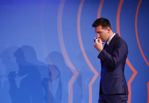 Tâm trạng Messi nặng nề khi chia tay Barcelona.