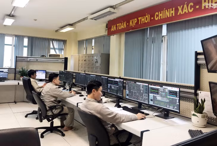 Công ty CP Xi măng Cẩm Phả cũng là doanh nghiệp được gia hạn nộp thuế TNDN, giảm bớt khó khăn cho đơn vị. Ảnh: Trung tâm điều hành sản xuất của Công ty CP Xi măng Cẩm Phả.