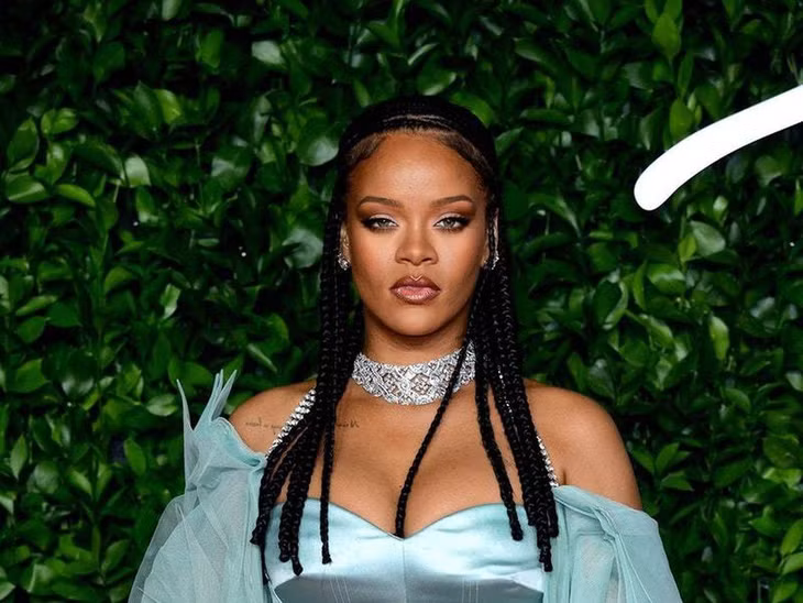 Rihanna trở thành tỷ phú USD