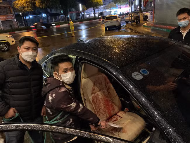 Đối tượng dùng dao chặt thịt chém gây thương tích rất nặng cho lái xe taxi để cướp tài sản (Ảnh: ANTĐ)