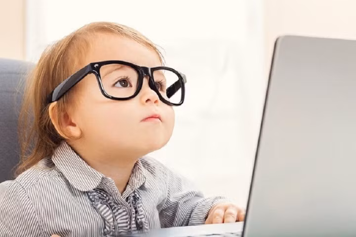 Học và làm việc online nhiều mắt sẽ bị căng thẳng, nên bổ sung trứng trong bữa ăn.