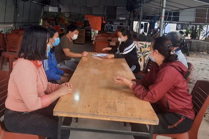 Mô hình cửa hàng kinh doanh ẩm thực của anh Bùi Đình Thông, khu 5, phường Hà An, cho thu nhập từ 8-12 triệu đồng/tháng.