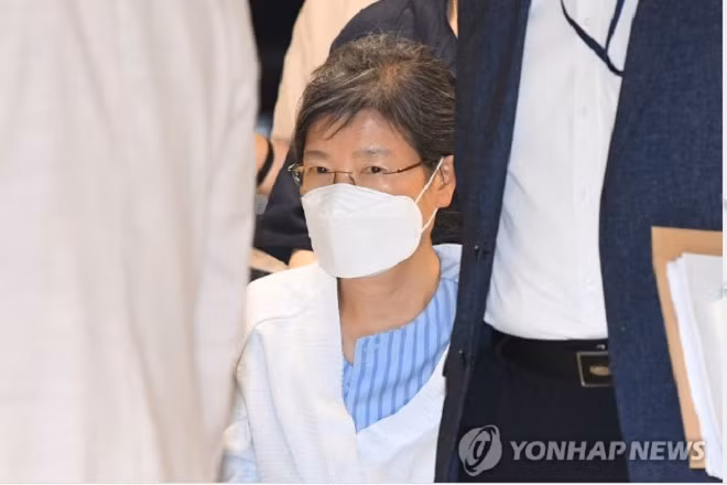Cựu tổng thống Hàn Quốc Park Geun-hye trong đợt điều trị tại bệnh viện ở Seoul hồi tháng 7. (Ảnh: Yonhap)