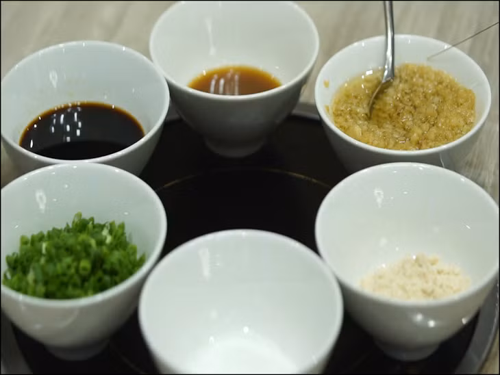 Những gia vị không thể thiếu cho món Tôm sú hấp miến tỏi