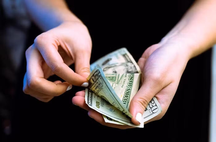 Giá USD trên thị trường tự do ngày 30/1 tiếp tục tăng cao, trong khi giá USD thế giới có xu hướng giảm nhẹ.