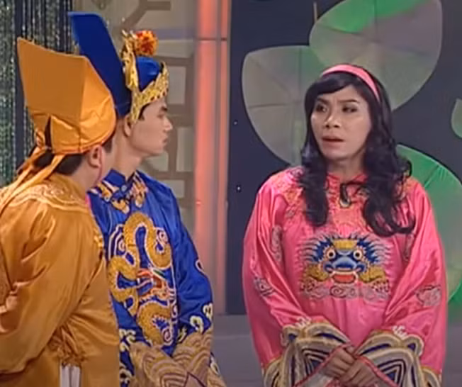 Năm 2012 -2013, cô Đẩu đã sắm thêm chiếc bờm hồng, tô đậm vẻ nữ tính. Trong khi Nam Tào vẫn giữ được sự nghiêm chỉnh. Ảnh: VFC.