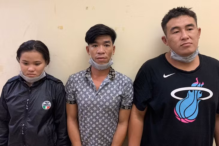 Ba đối tượng tại cơ quan điều tra.
