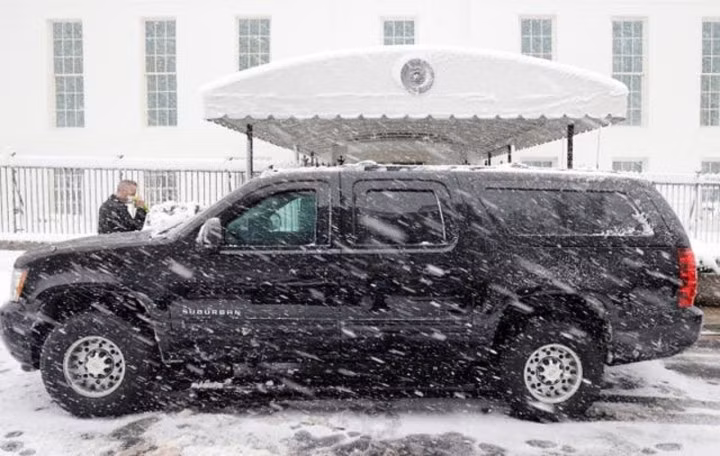 Đoàn xe của ông Joe Biden bên ngoài Cánh Tây Nhà Trắng. (Ảnh: Reuters)
