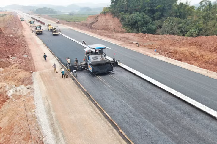 Thi công cao tốc Hạ Long - Vân Đồn.