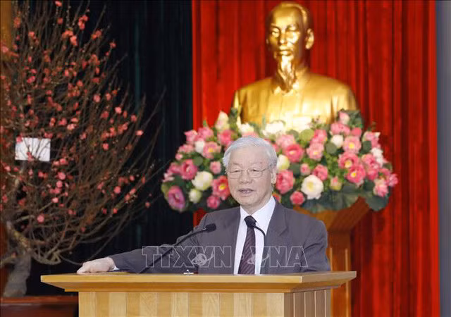 Tổng Bí thư Nguyễn Phú Trọng chúc Tết cán bộ, công chức, người lao động Văn phòng Trung ương Đảng