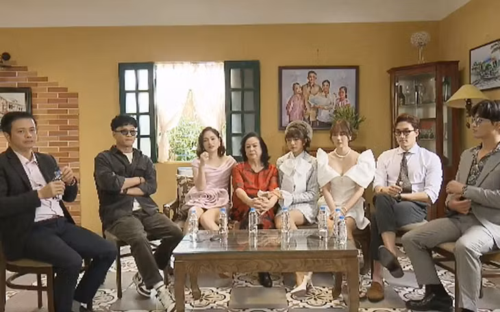 Buổi họp báo ra mắt phim "Thương ngày nắng về" được tổ chức livestream. (Ảnh chụp màn hình)