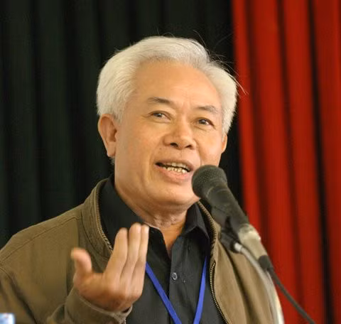 Nhà nghiên cứu, phê bình Lại Nguyên Ân. Ảnh: FBNV.