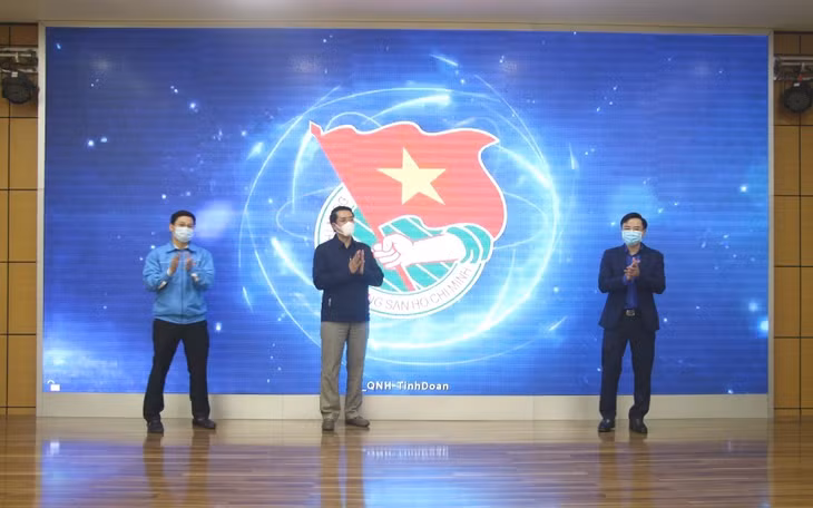 Đại diện lãnh đạo Ban Dân vận Tỉnh ủy, lãnh đạo Tỉnh đoàn, đơn vị đoàn trực thuộc phát động 