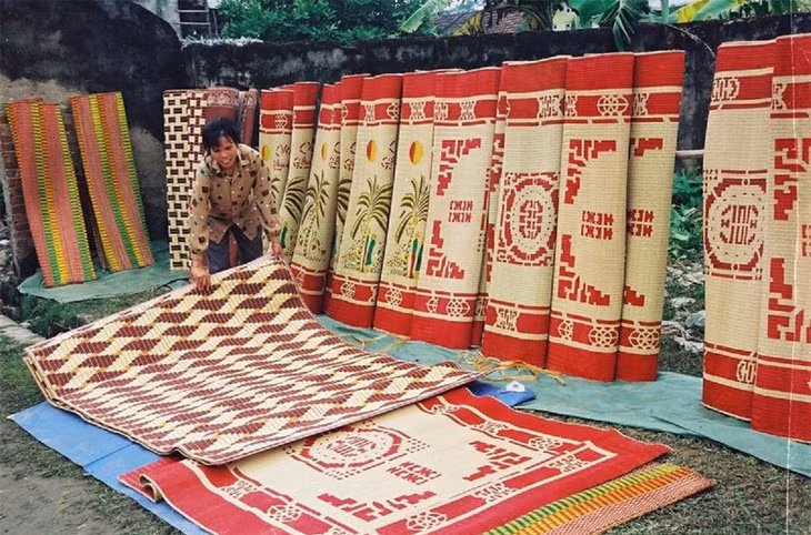 Khám phá làng dệt chiếu đầy màu sắc hơn trăm tuổi ở Phú Yên - Ảnh 10