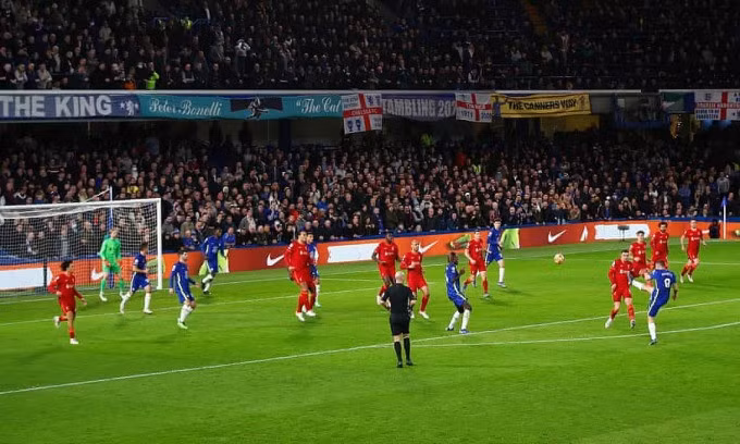 Cú vuốt bóng tuyệt đẹp của Kovacic rút ngắn tỷ số còn 1-2. Ảnh: CFC