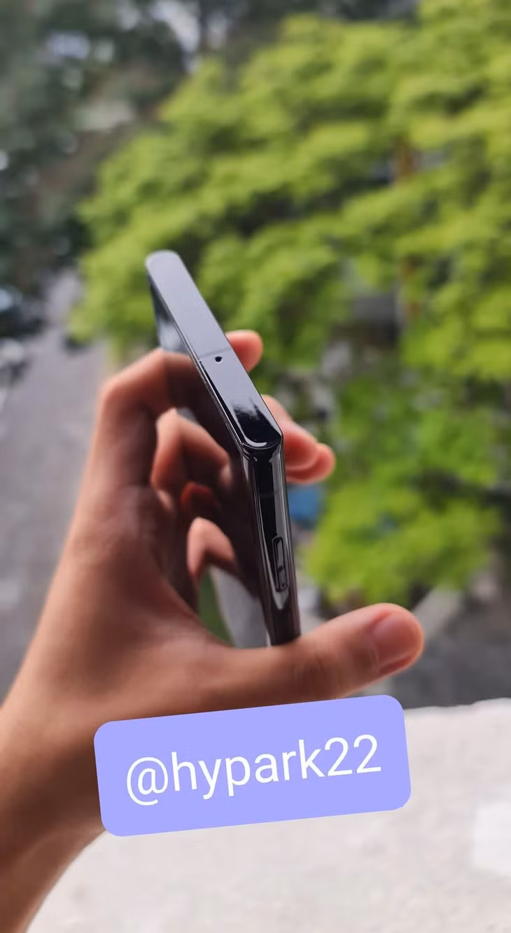 Galaxy S22 Ultra tuyệt đẹp xuất hiện ngoài đời thực